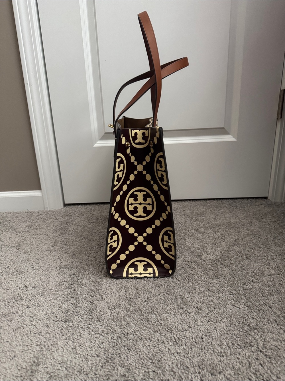 Tory Burch Dark Red & Cream Tote Logo Pattern - Picture 2 of 8